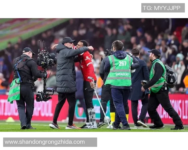 惊魂一刻！范戴克失误铸就塔尔比神来之笔，红蓝大战悬念迭起