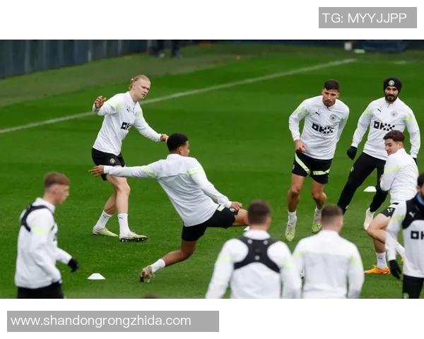 曼城备战欧冠半决赛训练照曝光:蓝月亮剑指三冠王,瓜迪奥拉部署“决胜法典” 曼城备战欧冠半决赛训练照曝光:蓝月亮剑指三冠王,瓜迪奥拉部署“决胜法典”